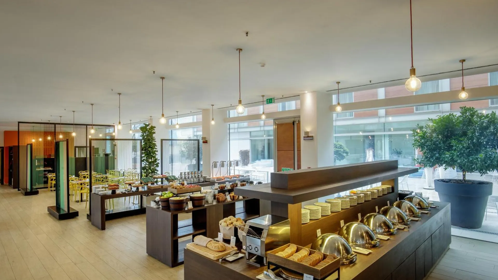 מלון Doubletree By Hilton מילאנו 4*,  איטליה