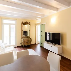 Domus Gladius By Postcardsfrom Apartamento Verona