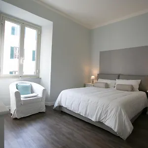  Appartement Cola Di Rienzo A E B Italië