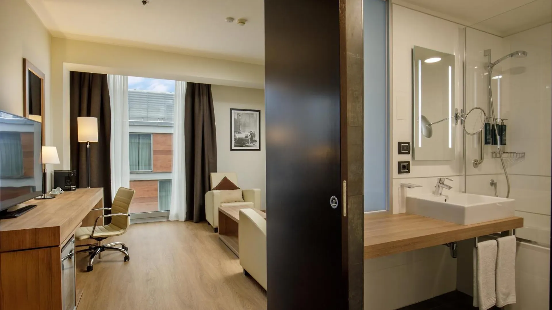 Hotel Doubletree By Hilton Milán 4*,  Italia